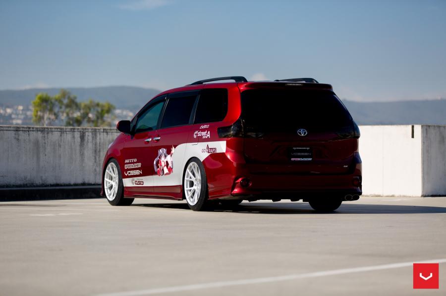  Toyota Sienna by Vossen on Vossen Wheels (VFS6) 2017 года  (фото 13 из 31)